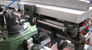 Asservimento automatico alle macchine di lavorazione